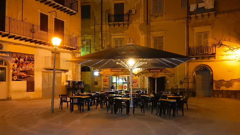 Bahama Jumbrella XL Premium Sonnenschutz Lösungen für Gastronomie Außenbereiche Bahama Jumbrella XL Premium Sonnenschutz Lösungen für Gastronomie Außenbereiche