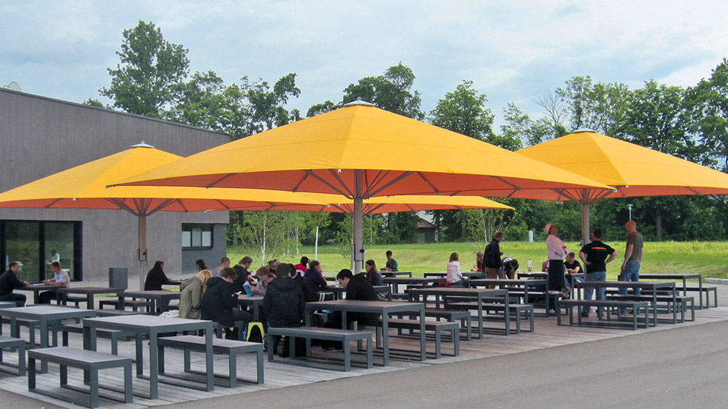 Jumbrella XL Premium Sonnenschutz Lösungen im XL Format für Gastronomie Außenbereiche von Bahama Jumbrella XL Premium Sonnenschutz Lösungen im XL Format für Gastronomie Außenbereiche von Bahama