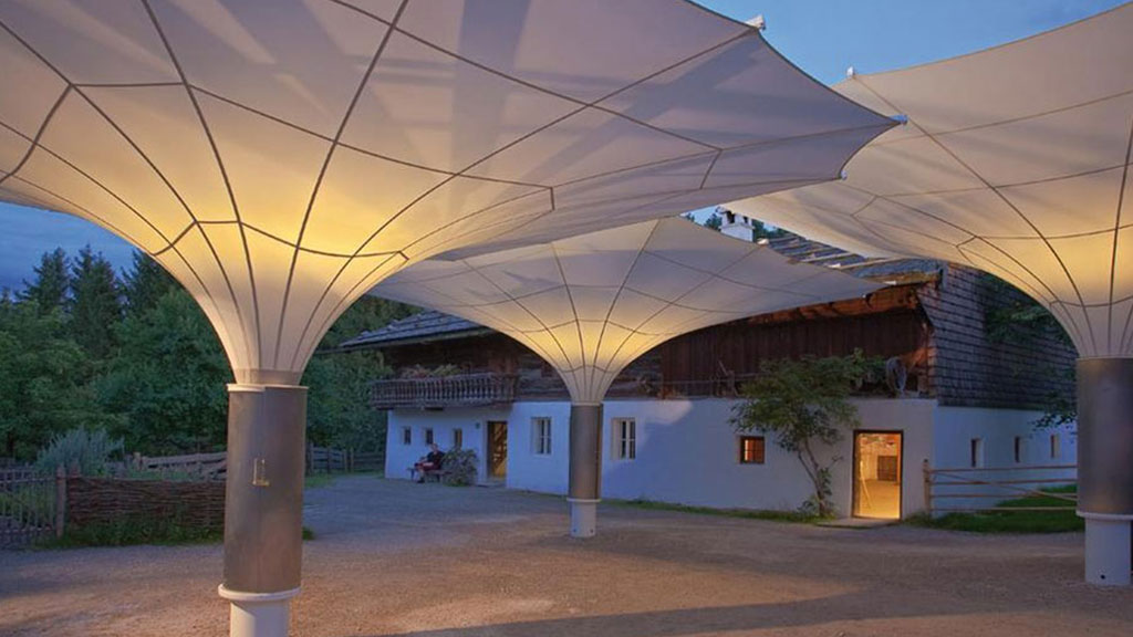 Bahama Largo mit Beleuchtung - Eleganter Sonnenschutz Bahama Largo mit Beleuchtung - Eleganter Sonnenschutz