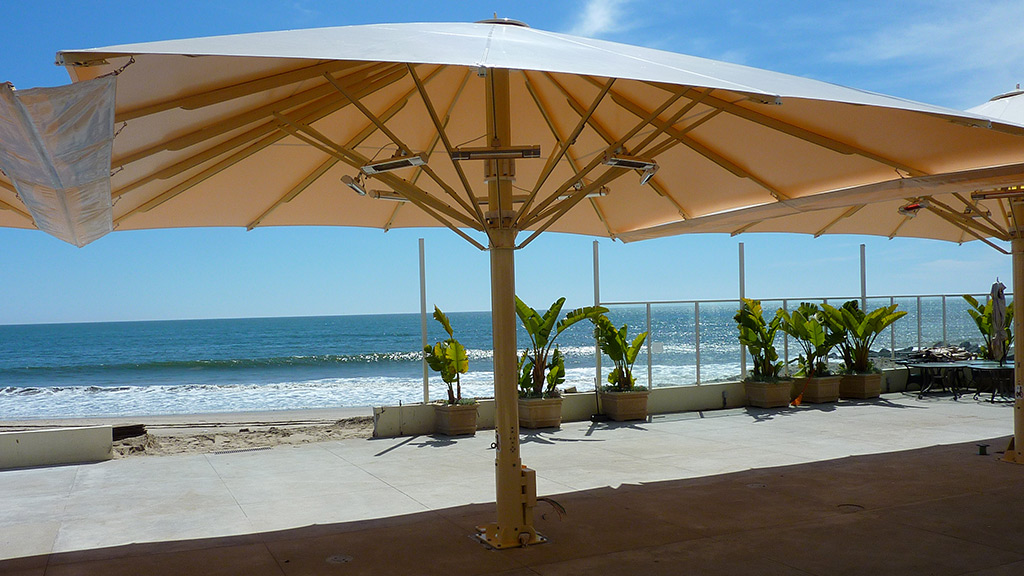 Bahama Magnum Sonnenschirm mit der größten überspannten Fläche und vielen Zusatzausstattungen