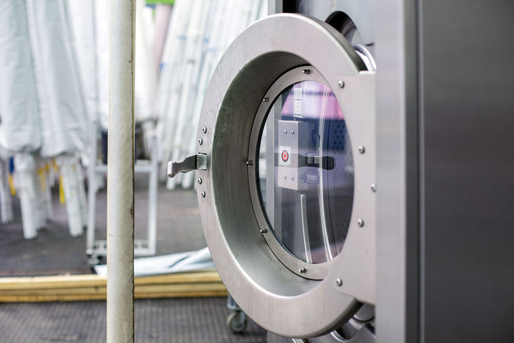 Waschen Textiler Membranen der Bahama Sonnenschirme